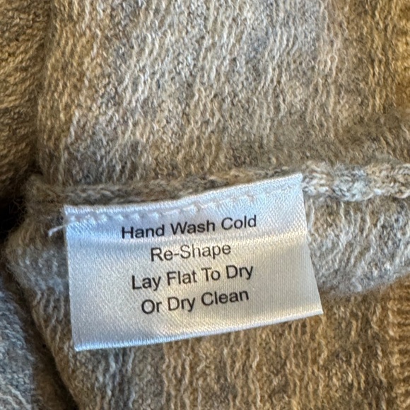 Jos A Bank Reserve Italian yarn mens sweater size Medium - Picture 7 of 10